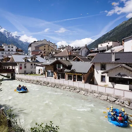 Mont Blanc 212 - Year Chamonix