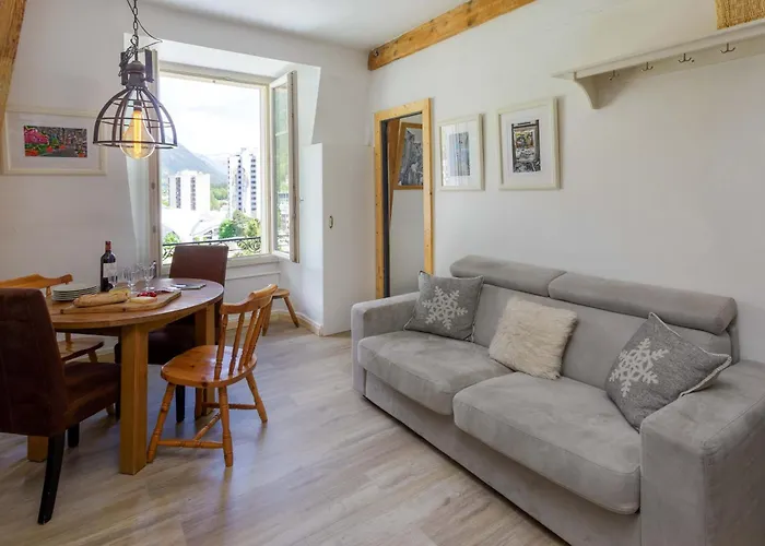 Mont Blanc 212 - Year Апартаменти *